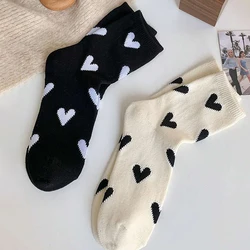 2 Pairs Women Cartoon Round Neck Socks Fashionable Black White Heart-Shaped Fun Soft Comfortable Cute Printed Casual Socks