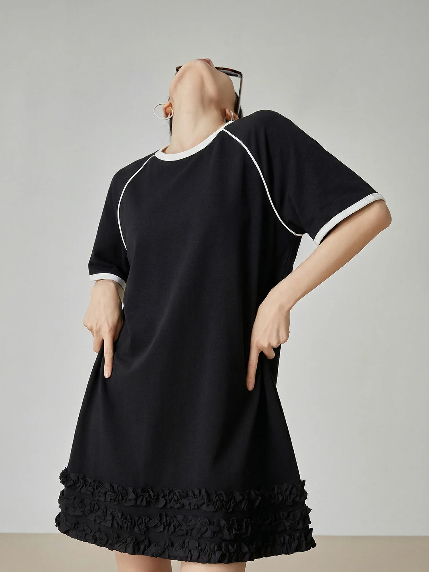 

Повседневное черное кружевное платье-футболка с коротким рукавом, женское, свободного кроя, средней длины, летнее, новая модная модель для города и поездок на работу