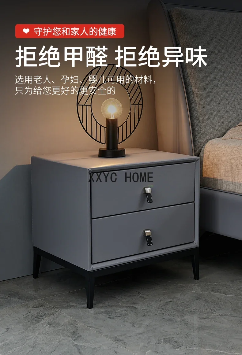 Comodino in legno massello leggero di lusso nordico per la casa camera da letto piccolo armadietto in pelle