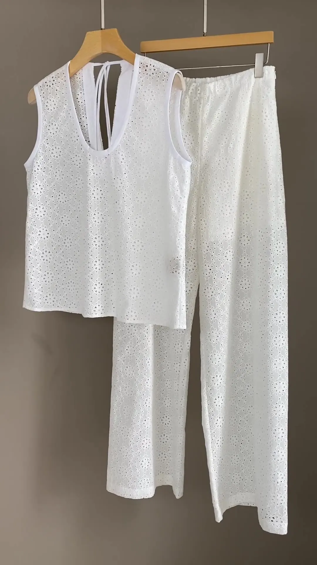 

High Quality Women's Spring Summer New Hollow Vest Top With Elastic Waist Wide Leg Pants Suit