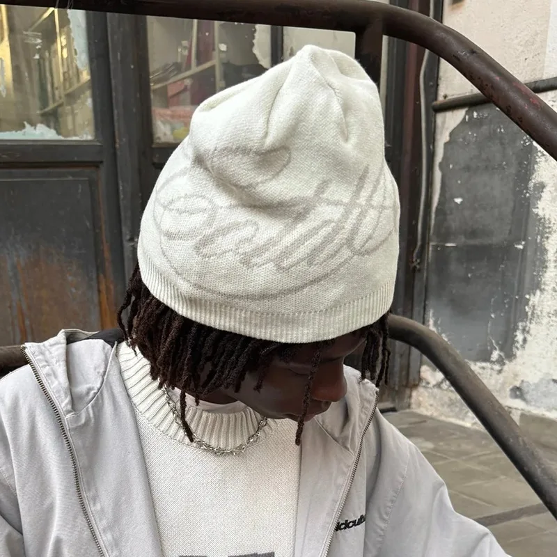 قبعة صوفية محبوكة بأحرف جاكار دافئة للرجال والنساء للخريف والشتاء قبعة عصرية للترفيه في الشارع