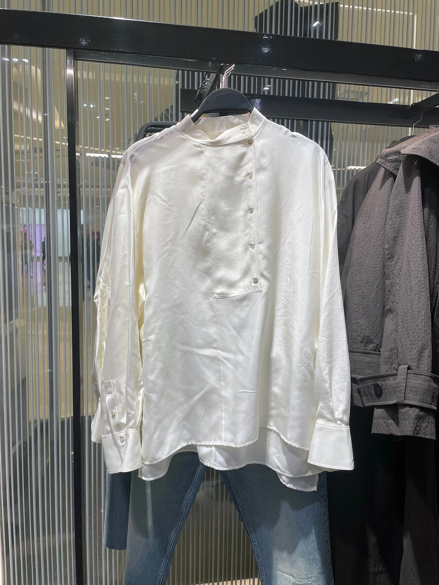 

2026 new women's clothing new Chinese style stand up collar loose slimming satin long sleeved shirt women's high-end shirt