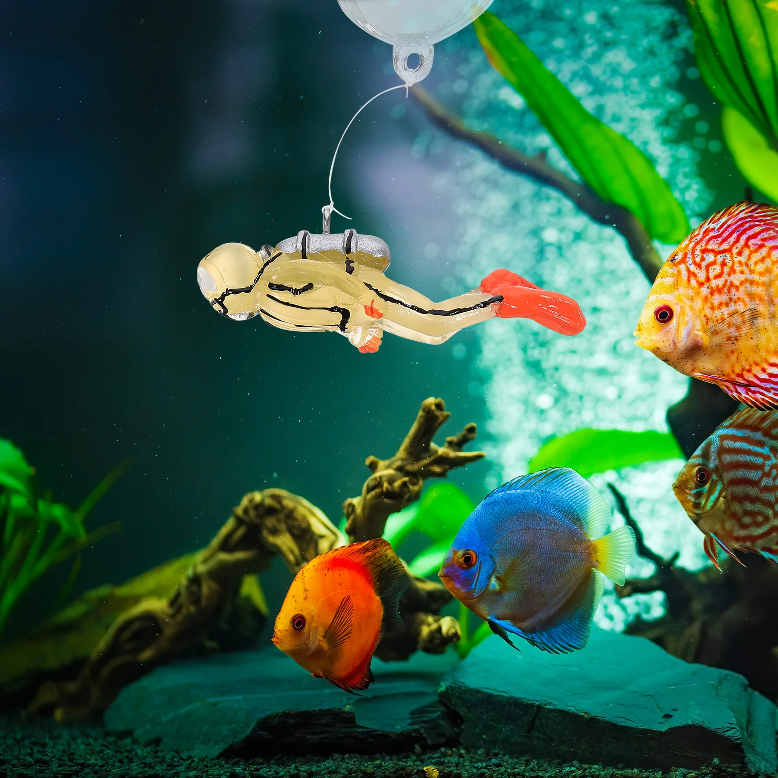 

Glow in Dark Fish Tank Diver Decoration Floating Ornaments Resin Aquarium Decor Small Lightweight Fish Aquarium Accessories