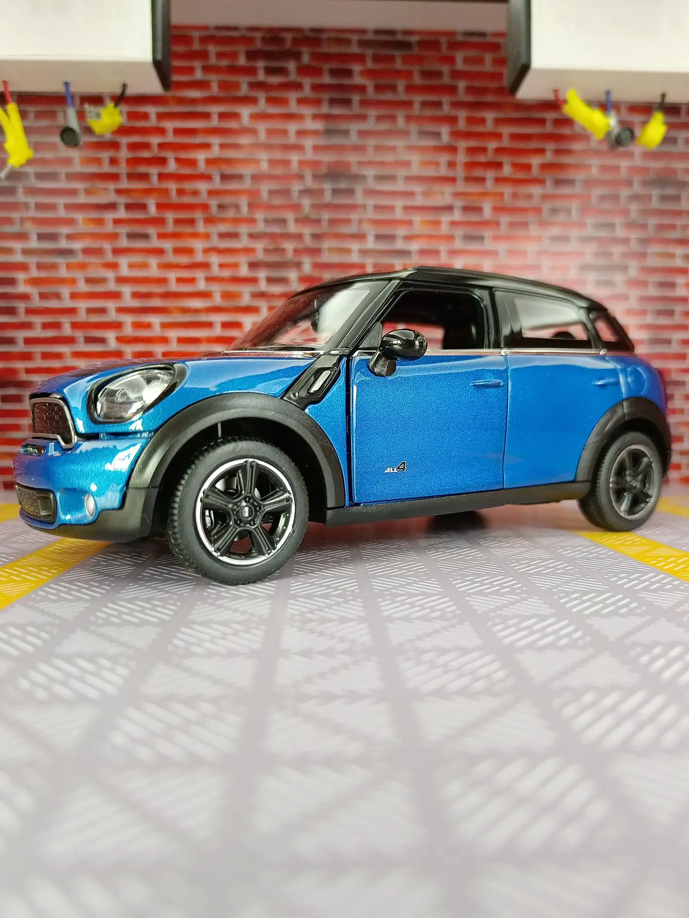 1:24 BMW mini cooper s countryman Simulation static alloy car model metal ornaments adult gifts children's toys