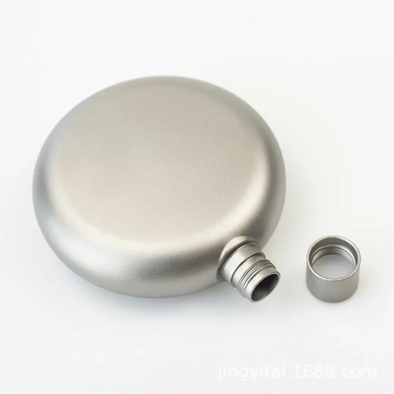 

Pure Titanium Baijiu Round Flat Small Wine Pot Portable Bottle Outdoor Wine Pot