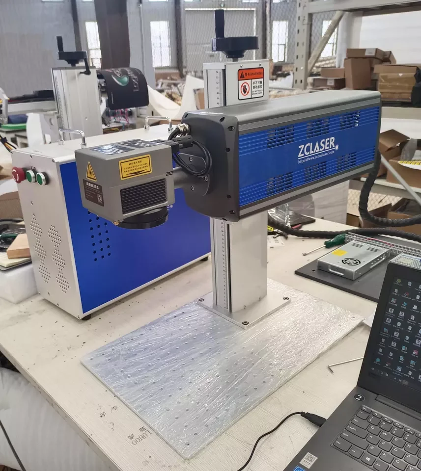 الذهب والفضة والمجوهرات الألياف La-ser وسم آلة الحفر 20 واط 30 واط 50 واط النقش الدقيق للمعادن الثمينة