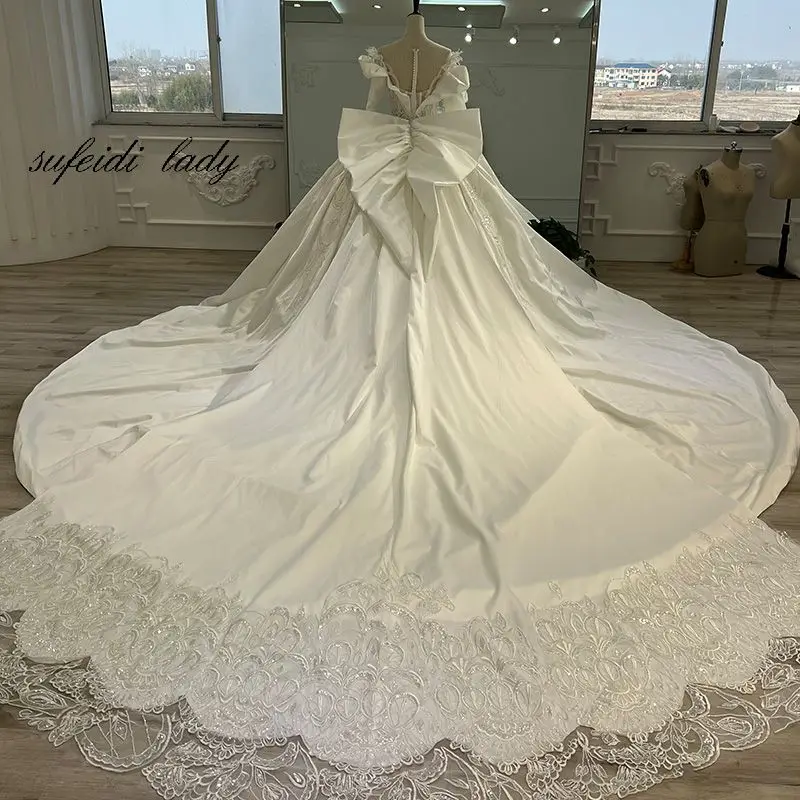 2022 New Design Elegant Bride Gown Wedding Dresses Puffy Satin Lace Appliques Formal Bridal Gown Customize