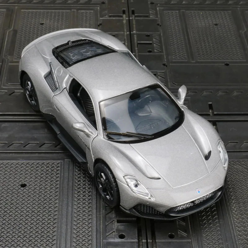 

1:33 Maserati MC20 модель суперкара из сплава, коллекция украшений автомобиля, двери можно открыть для детских игрушек