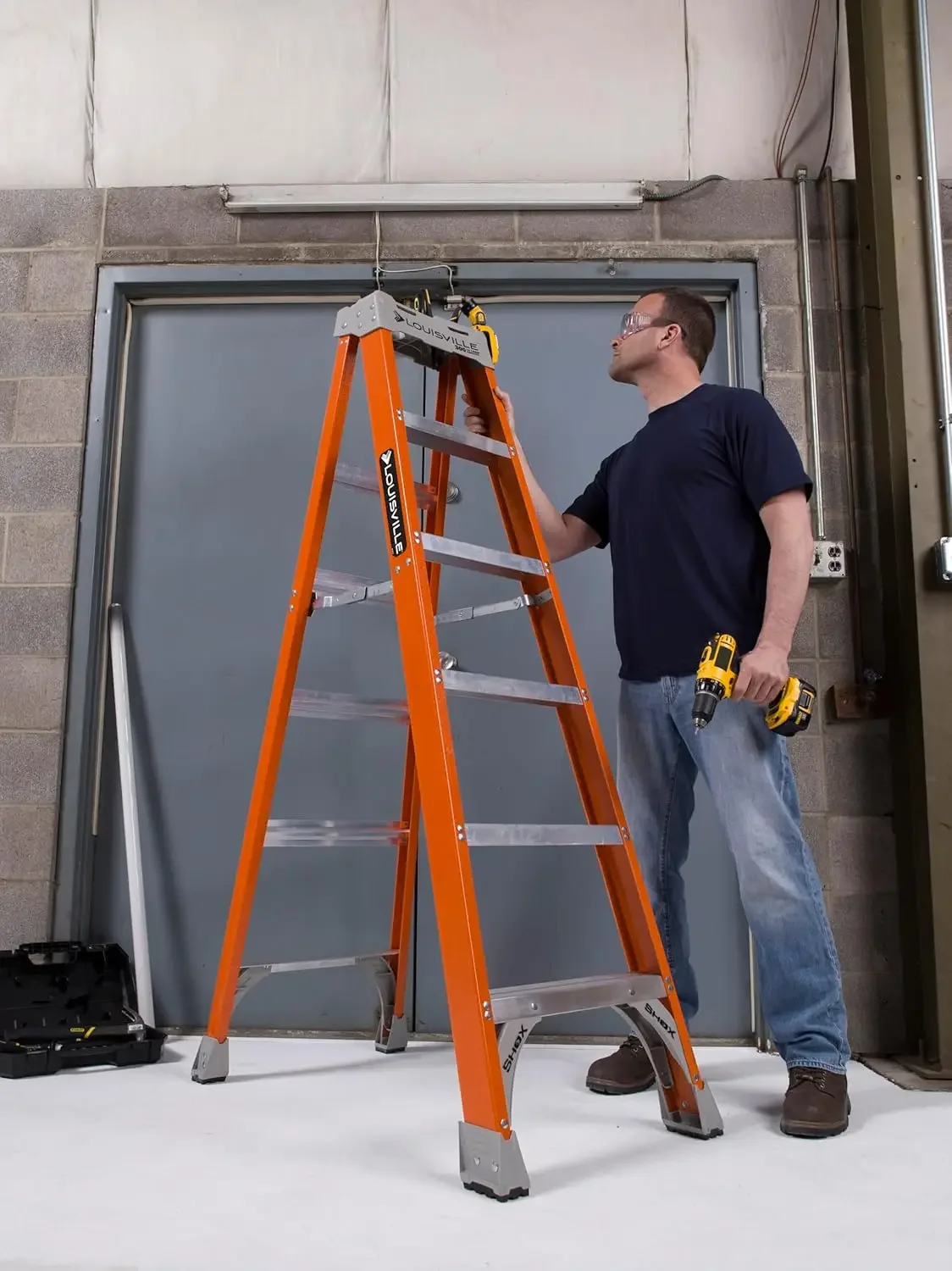 10-Foot Fiberglass Step Ladder, 300-Pound Load Capacity