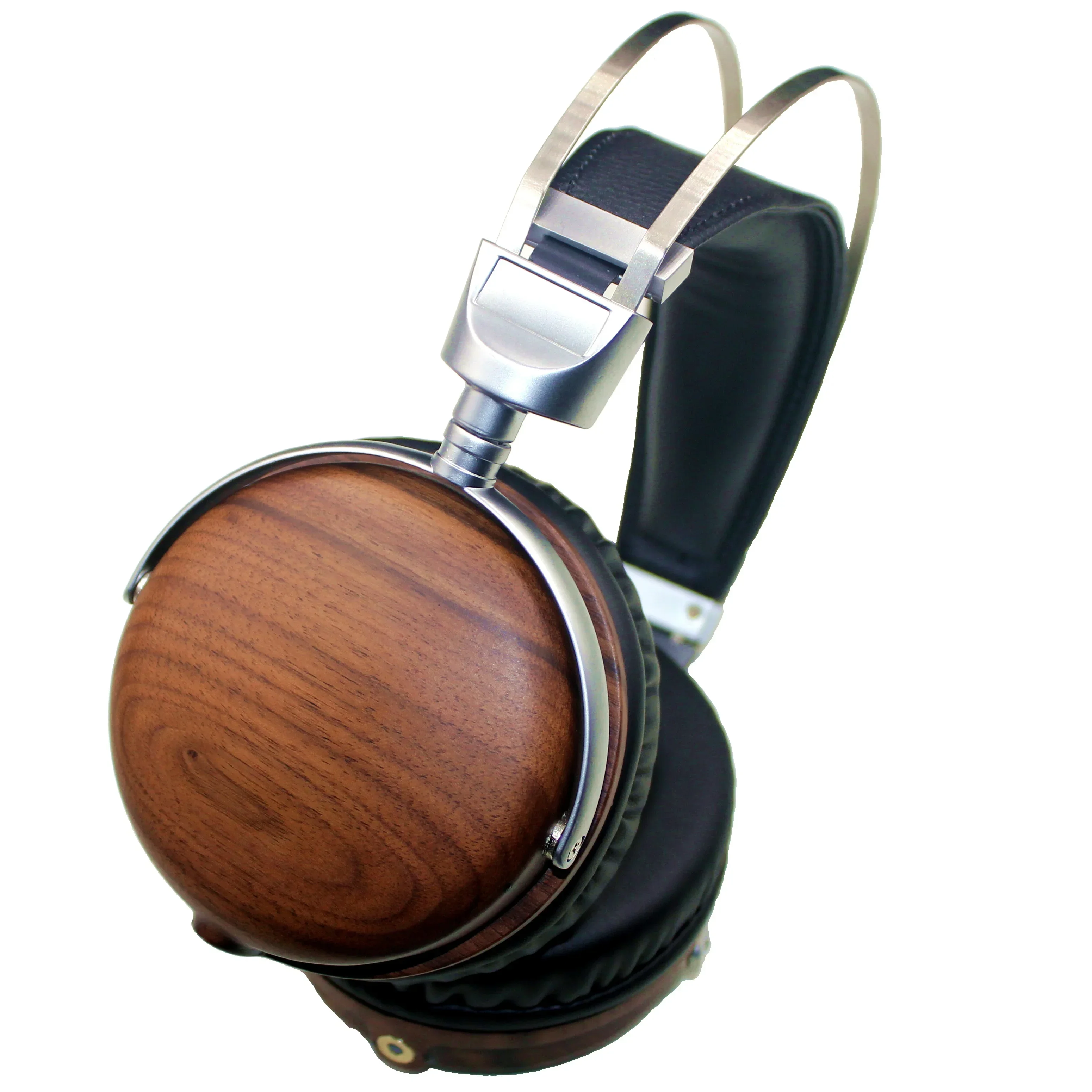 

Good quality headset with wood shell and diameter 50mm driver wide range deep bass strong and powerful wearing Comfortable