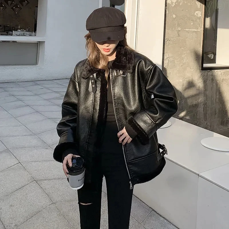 Abrigo de cuero grueso y cálido para mujer, chaquetas de piel de cordero nuevas de invierno, abrigo de cuero PU con cuello levantado holgado coreano, Top informal para motocicleta para mujer