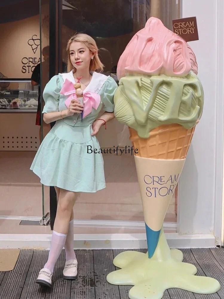 

FG52Outdoor Simulation Ice Cream Big Decorations Donut Model Photo Punch-in