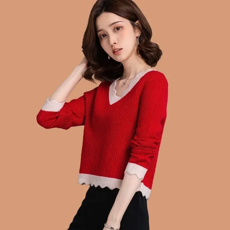 

V-neck Lace Sweater Women's Spring and Autumn 2025 New Splicing Pullover Fashion Solid Color Versatile Casual Long-sleeved Top