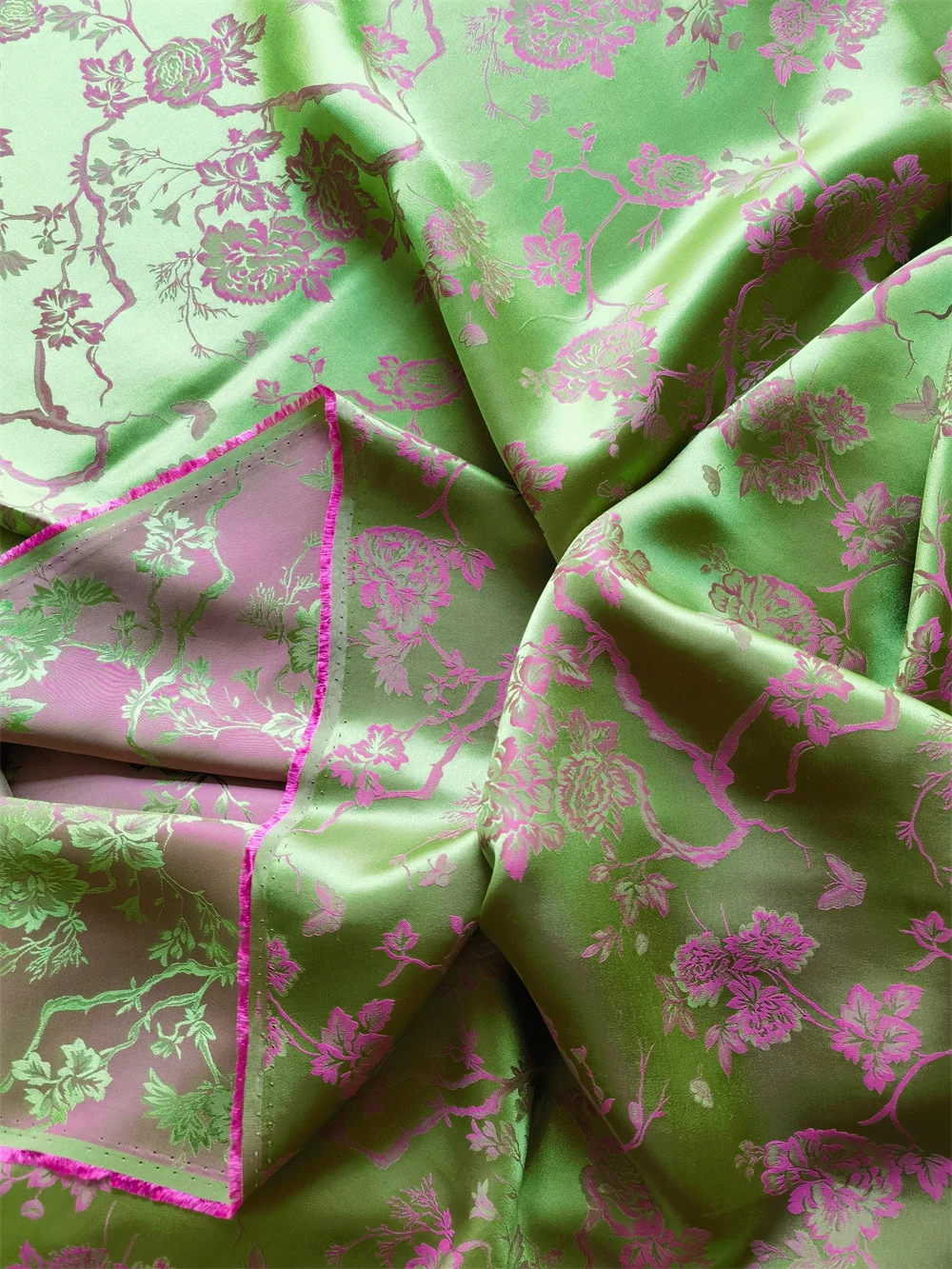 Winding Flowers Interwoven Silk Jacquard Fabric Cheongsam and Dress Lining Fabric