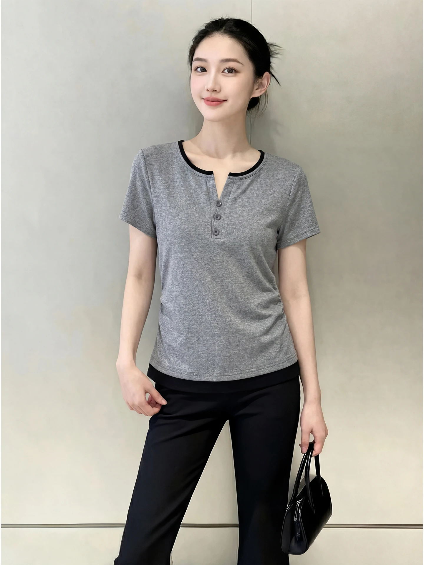 

Spring 2026 plus Size Women's V-Ne ort Sve T-irt Design Sense Button Waist in Slimming Top ey Fake Two-Piece
