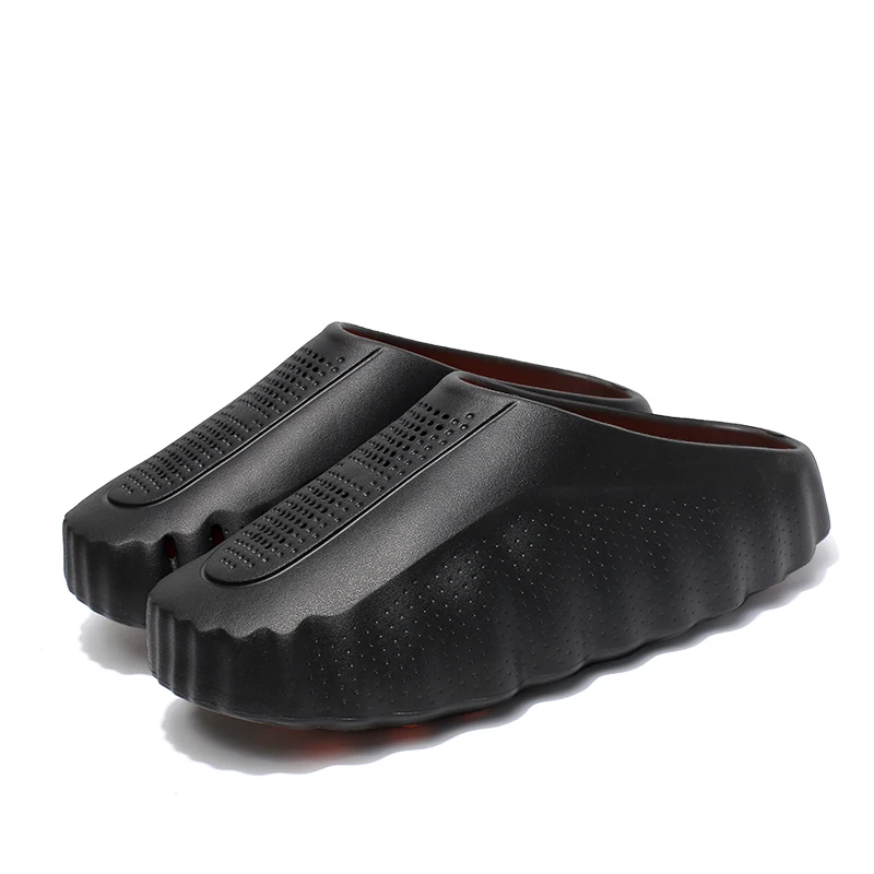Neue Herren-Hausschuhe für den Außenbereich, weiche, dicke Sohle, atmungsaktive Sandalen, rutschfeste Badezimmer-Hausschuhe, leichte Sommer-Strandsandalen