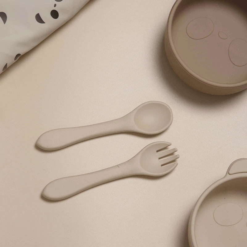 Cuillère et fourchette en silicone sans BPA pour bébé, ustensiles d'entraînement à manger pour tout-petits, articles d'alimentation sûrs pour enfants, qualité alimentaire, 2 pièces par ensemble