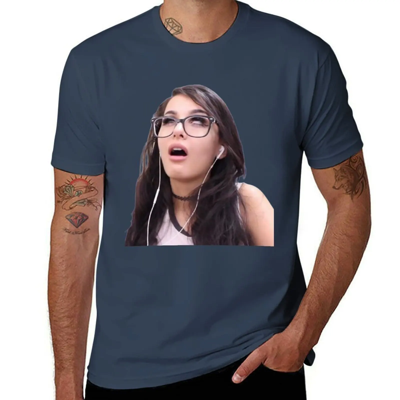 

Sssniperwolf T-Shirt Basic Simple Design Short Sleeve Shirt