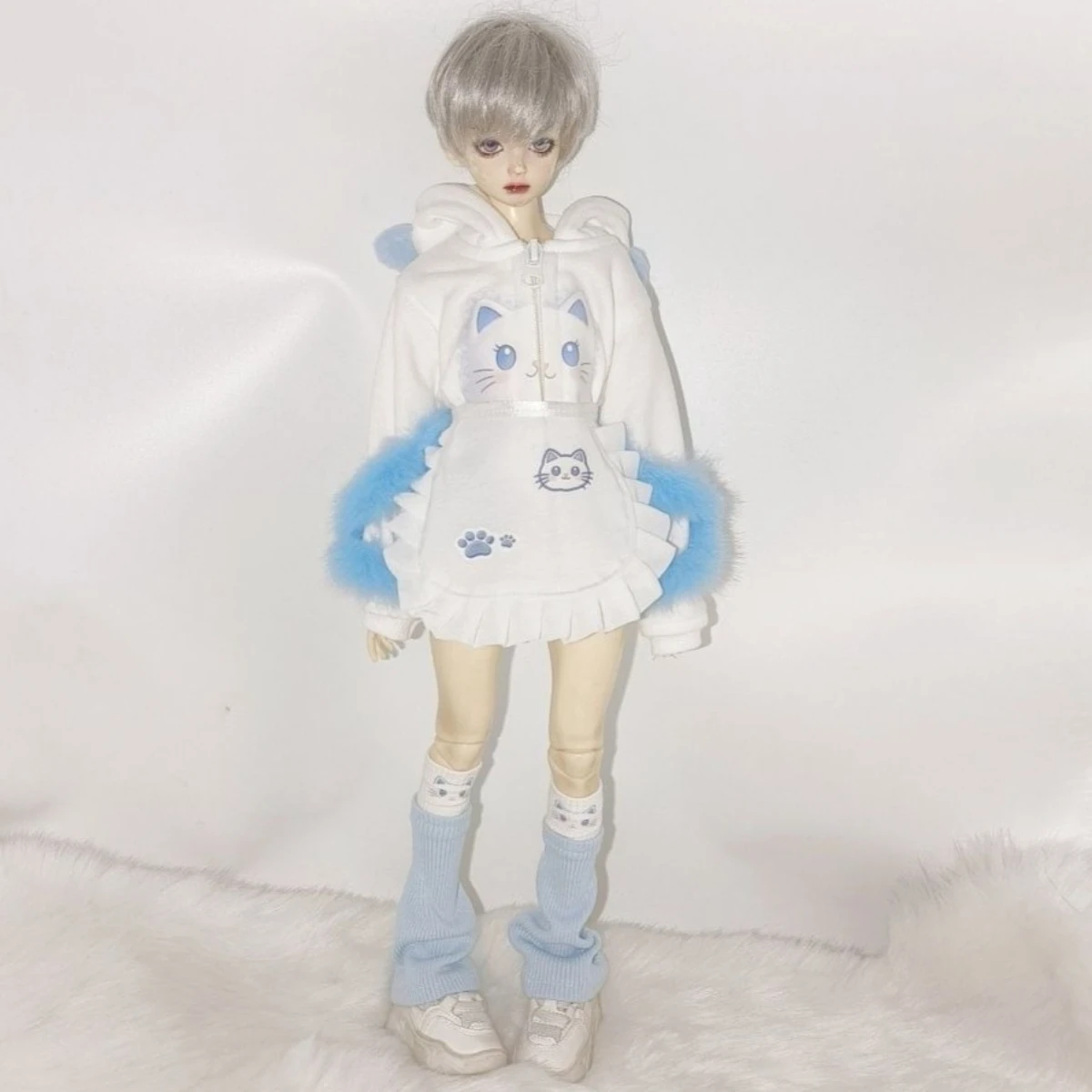 

Комплект одежды для кукол 1/4, 1/6, для BJD кукол 45/30 см: пальто на молнии с кошачьими ушками + фартук + чехлы для ног, аксессуары для кукол, без куклы.