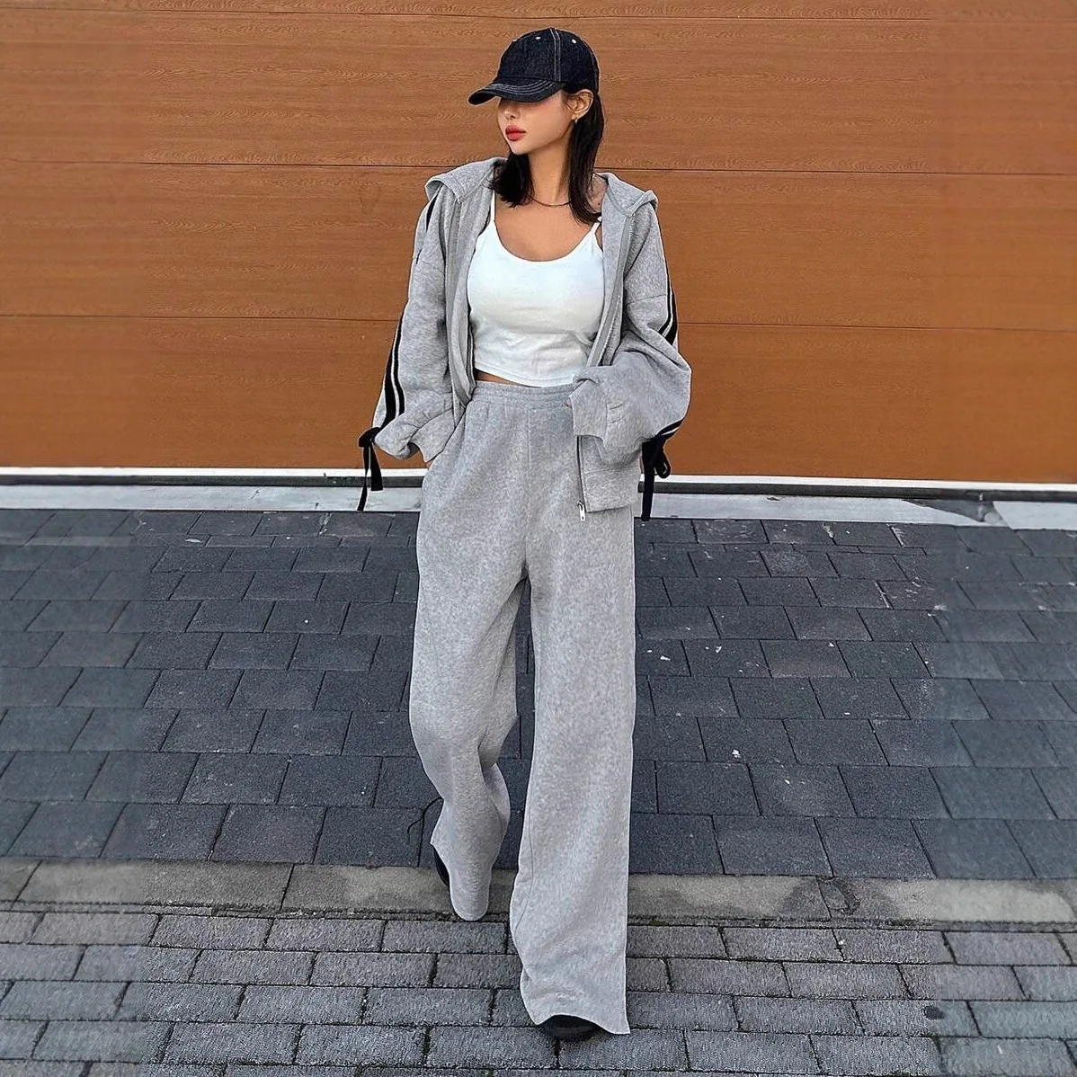 ชุดเสื้อฮู้ดและกางเกงสองชิ้นสำหรับผู้หญิง สไตล์ลำลอง สีพื้น เหมาะสำหรับใส่ไปเรียน  ฤดูใบไม้ร่วง/ฤดูหนาว 2025