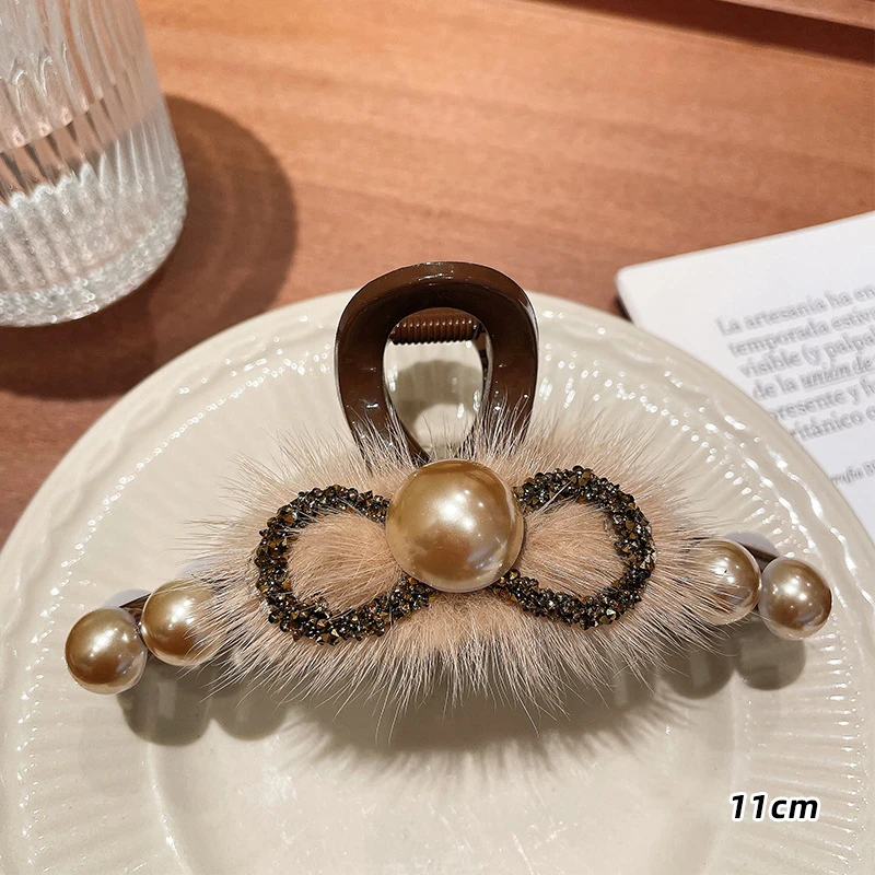 Retro Velvet Pearl Hair Clip Accessories For Women Fashion Elegant Acrylic Claw Clip Girls Hair Clip Accessories