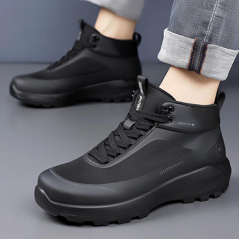 أحذية رجالية عالية الجودة 2025 جديد الخريف في الهواء الطلق تسلق المشي لمسافات طويلة المضادة للانزلاق سميكة القاع ملابس العمل الأحذية للرياضة