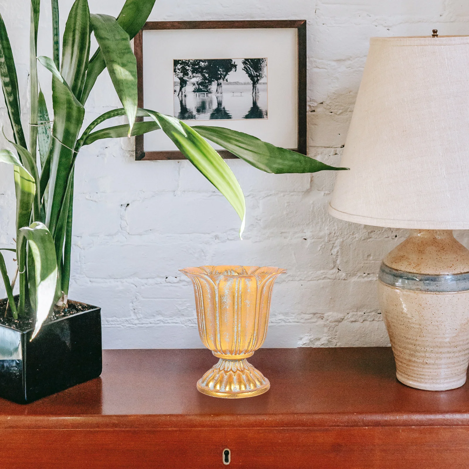 

1Pcs Retro Iron Vase European Style Vintage Design Decorative Flower Container Garden Adornment Stylish Home Decor