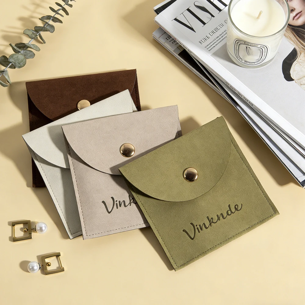 

50 шт. 6x6 см, подарочная упаковка с логотипом, замшевая сумка из микрофибры, бархатная сумка для ювелирных изделий для колец, серег, ожерелья, браслета