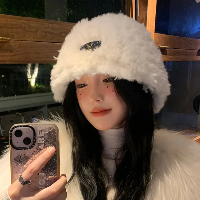 

2024 Autumn and Winter Plush Warm Women's Hats Showing Face Small Solid Color Simple Niche Korean Version Fashion Bucket Cap