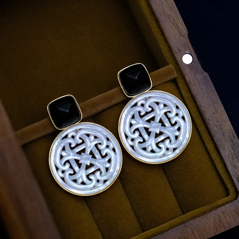 

Natural White Mother-of-pearl Hollow Carved Black Agate Earrings Niche Design Sterling Silver Earrings for Women