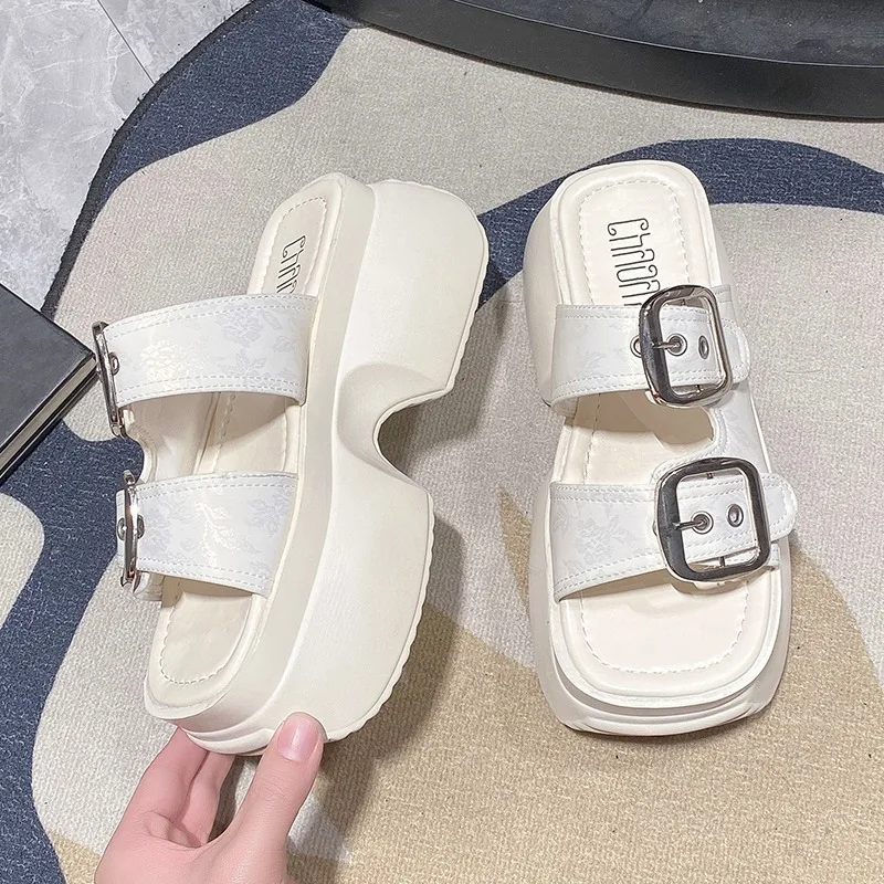 Zapatillas de tacón de cuña de 7CM para mujer, sandalias de plataforma alta para mujer, Chanclas de playa negras sin deslizamiento, fondo grueso, novedad de verano 2024