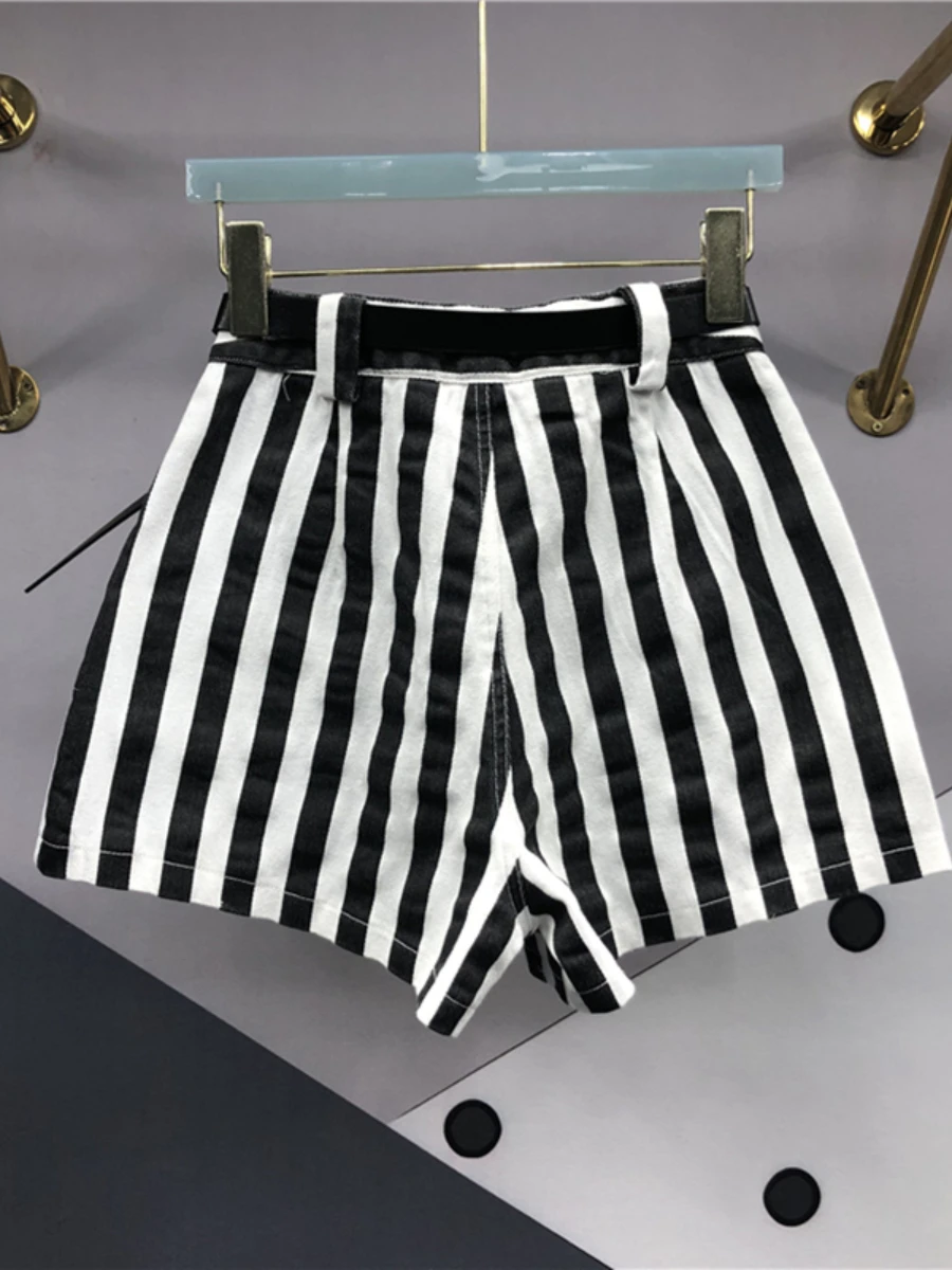 Women 2022 Summer Fashion Black White Striped Denim Shorts Ladies Casual Elegant High Waist Slimming A- Line Wide Leg Hot Pants