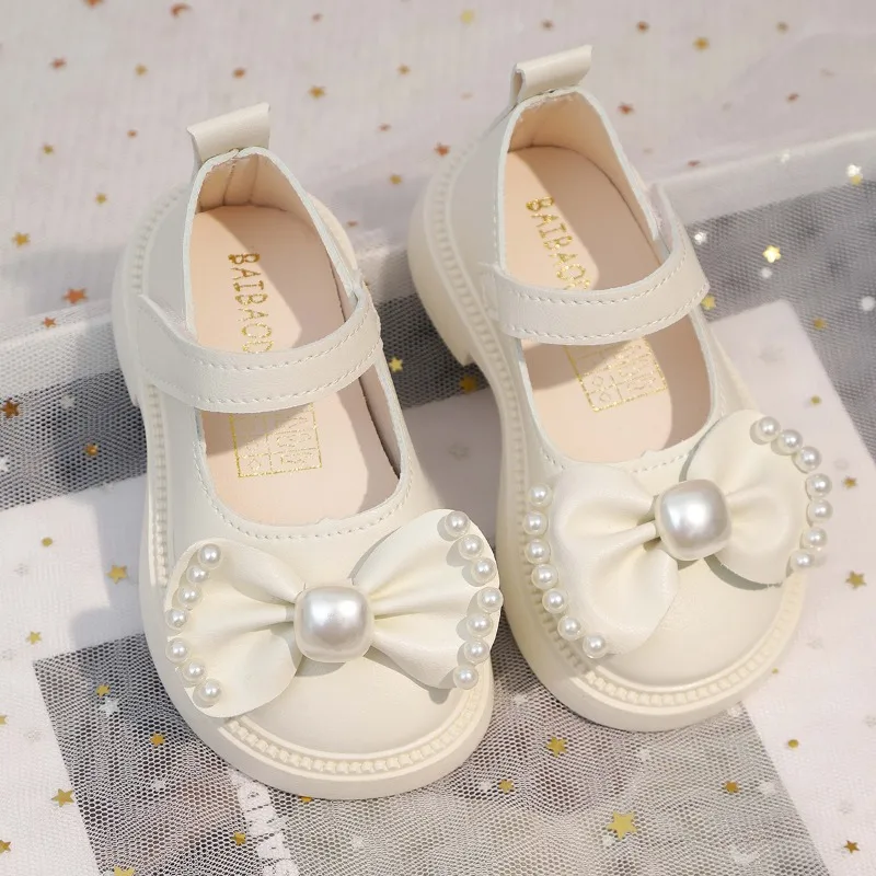 

Новинка осени 2024, туфли принцессы для девочек, детская модная кожаная обувь с милым жемчугом, универсальные детские туфли на плоской подошве для свадебной вечеринки