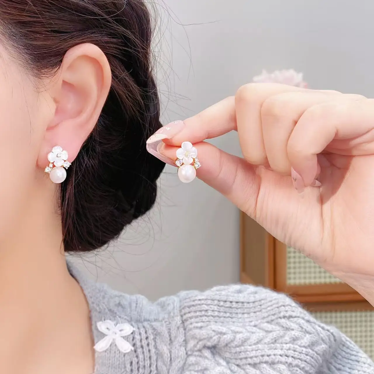 Sweet White Four Leaf Flower Zircon Pearl Pendant Stud Earrings for Women New Fashion Elegant Ladies Wedding Party Jewelry