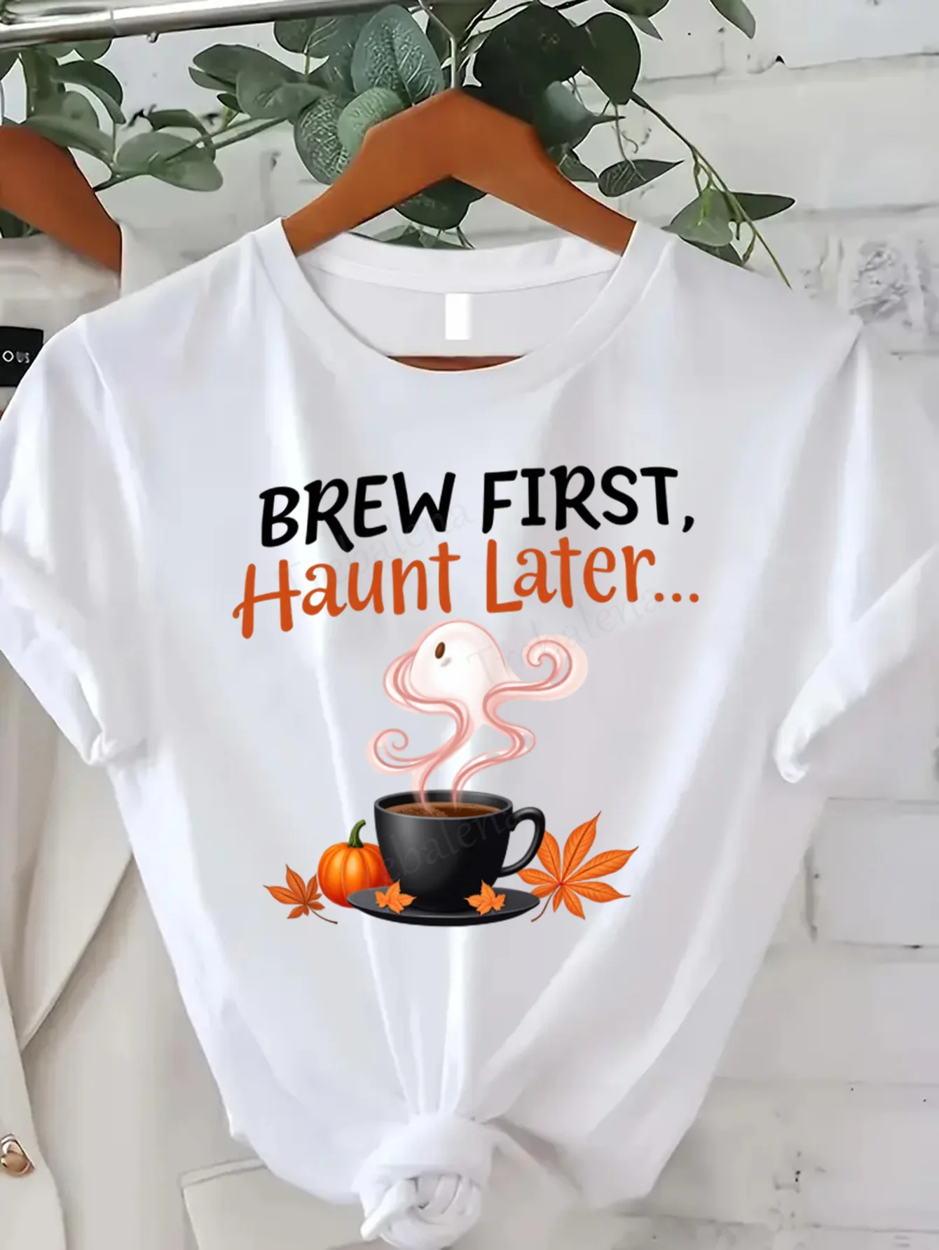 

Футболка с круглым вырезом Brew First Haunt Later Хэллоуин Кофе Призрак Футболка Женская футболка с коротким рукавом Модный повседневный топ