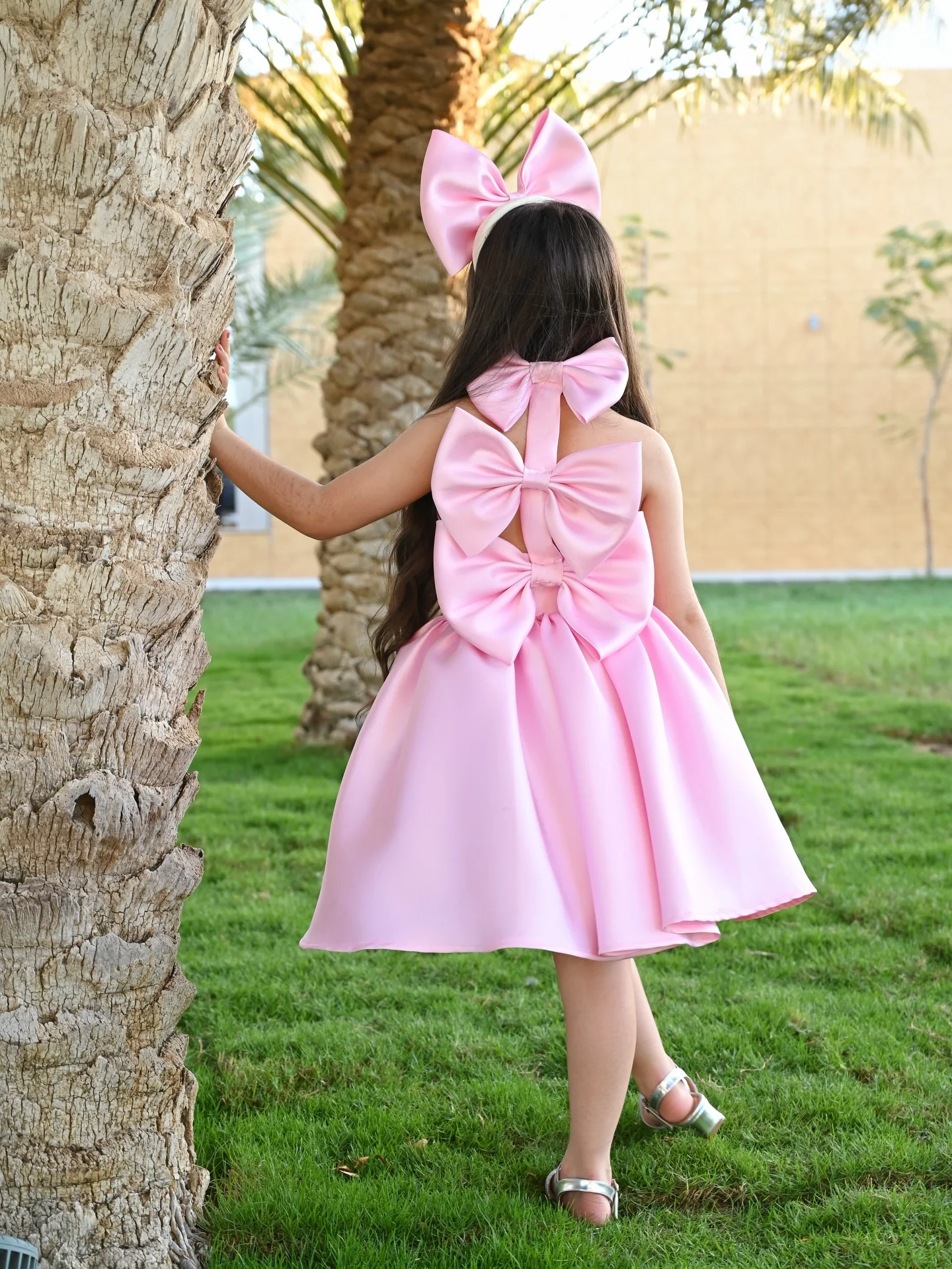 vestido-de-saten-para-nina-color-rosa-bebe-largo-hasta-la-rodilla-para-bodas-y-fiestas-con-lazos-estilo-halter-para-cumpleanos