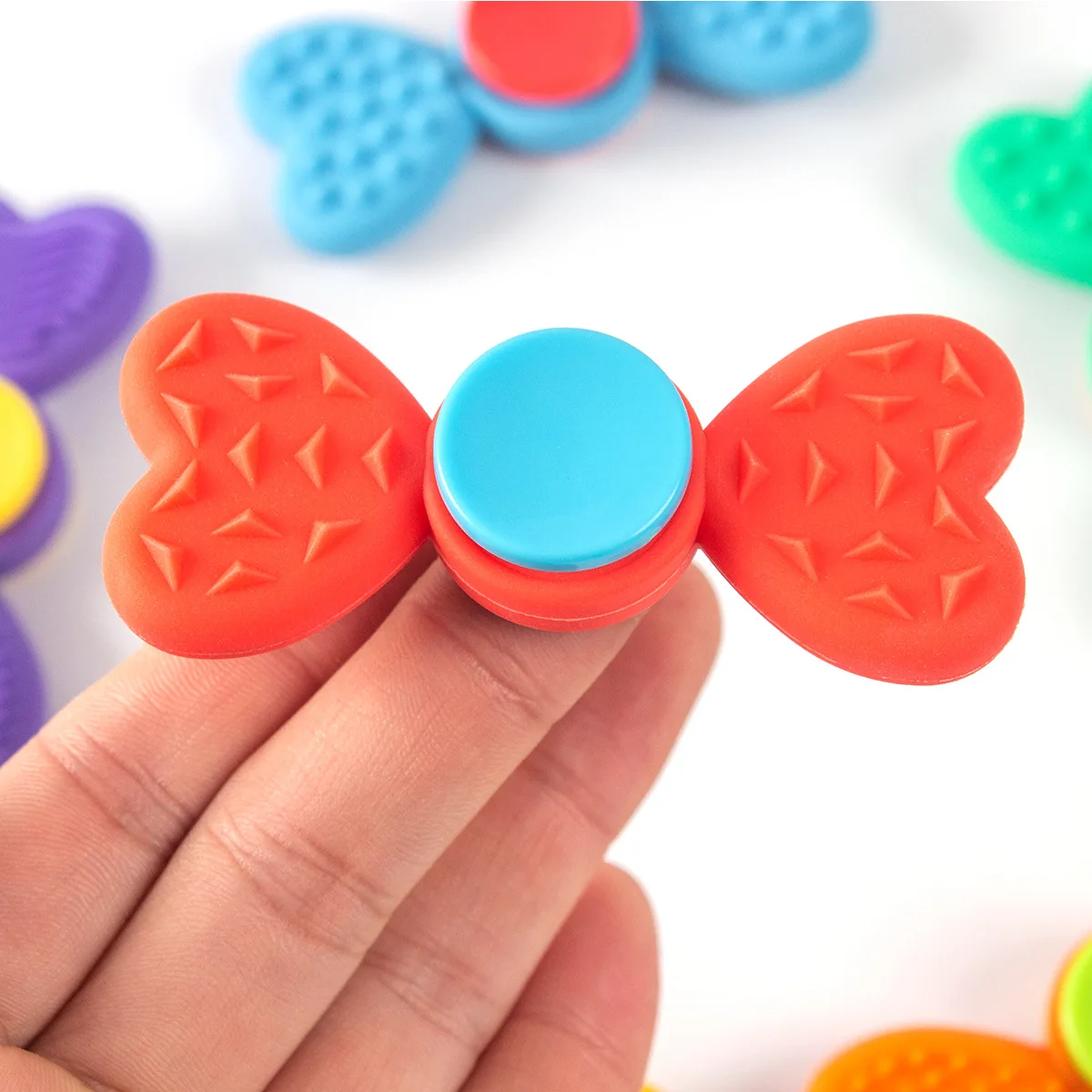 Silicone heart-shaped bow design, multiple colors and textures, portable EDC fingertip gyroscope