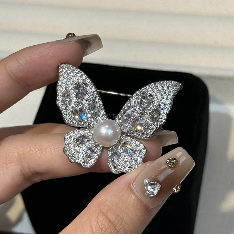 Perla naturale super flash farfalla zircone spilla lusso atmosfera autunnale e invernale spilla di fascia alta accessori per cappotti
