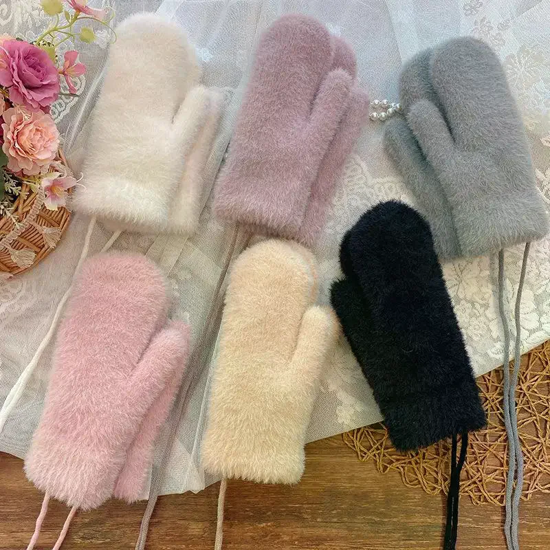 قفازات نسائية شتوية دافئة من القطيفة بلون سادة ناعمة بأصابع كاملة قفازات محبوكة لطيفة للفتيات