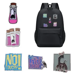 Broche periférico de animé creativo, esmaltado, dibujos animados de televisión Camel Kuzko Potion, insignia de botella, mochila de Metal, alfileres de solapa para ropa