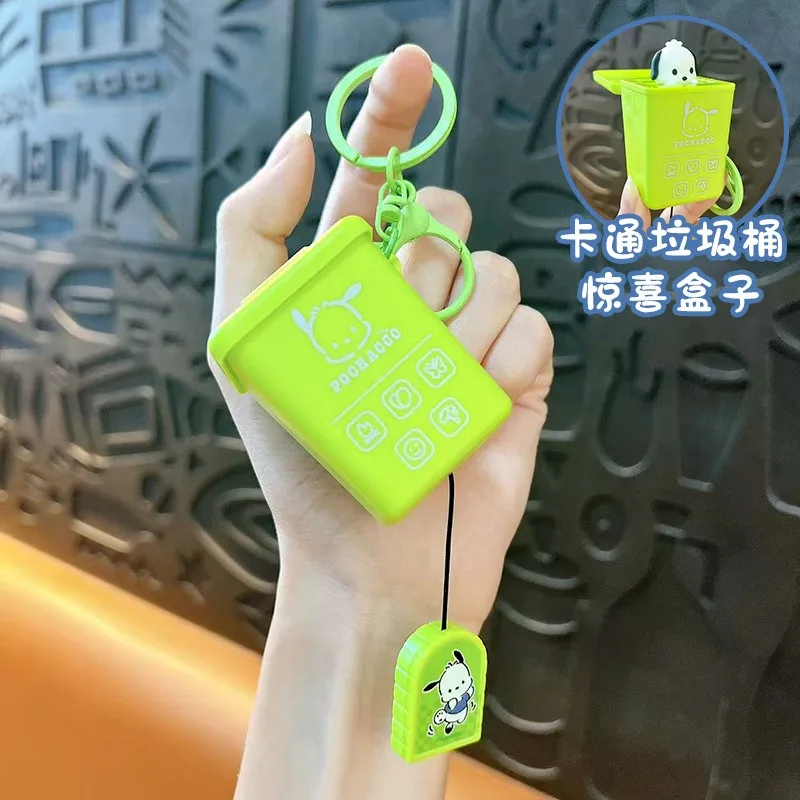 サンリオ漫画クロミゴミ箱プルアウトバウンシングドールキーホルダーペンダントデイリーバックパックパーソナライズされたファッションアクセサリー