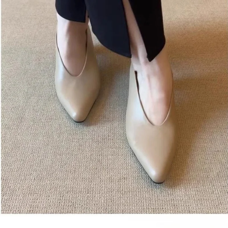 حذاء نسائي جديد بكعب مكتنز بمقدمة مدببة لعام 2025 - حذاء رسمي فرنسي ذو قصة منخفضة للمكتب - مريح ومتعدد الاستخدامات