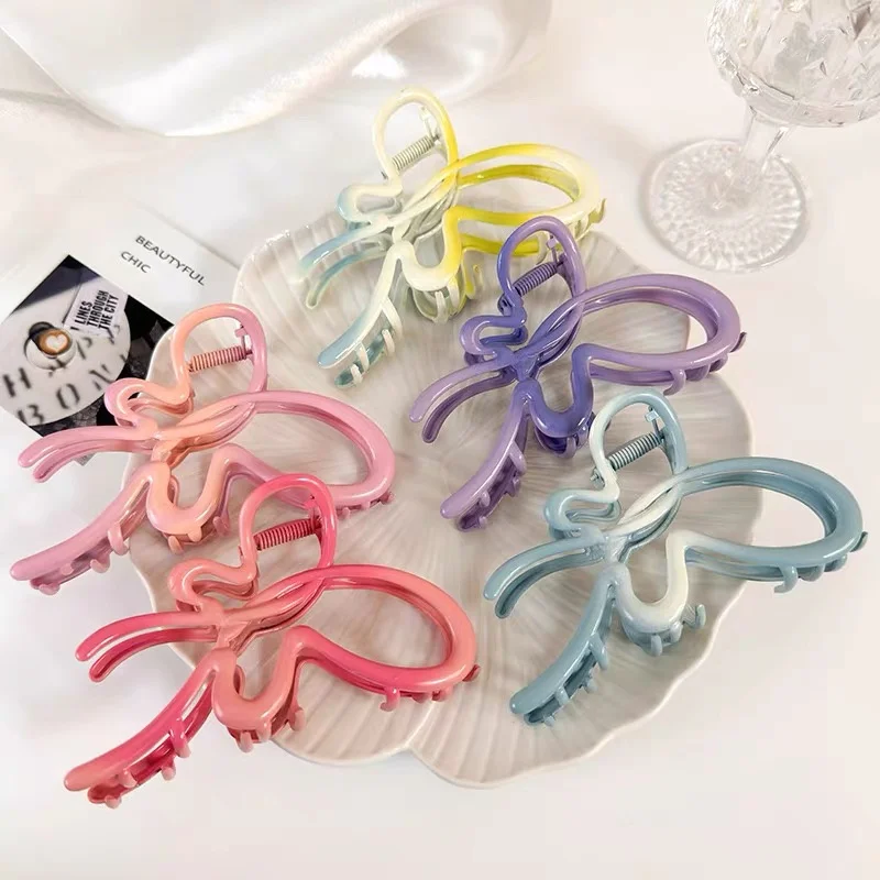 2024New Fashion Colorful Drop Oil Butterfly Hollow Design Hair Claw Clip donna Cute Back Of Head Shark Clip accessori per capelli Gif