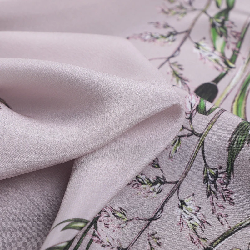 

130*140CM 1 Piece 140CM Wide 14MM Thin Soft Silk Crepe de Chine Fabric in Floran Printed on Pink for Dress or Cheongsam R304