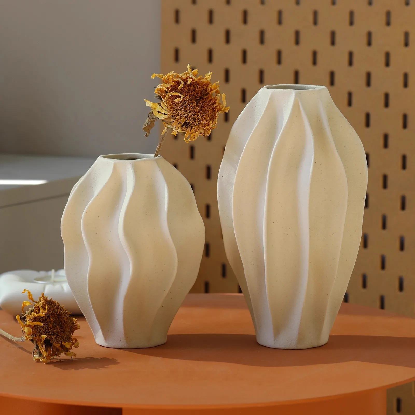 Beige Ceramic Vase with a High-End Feel and a Light Luxury Wave