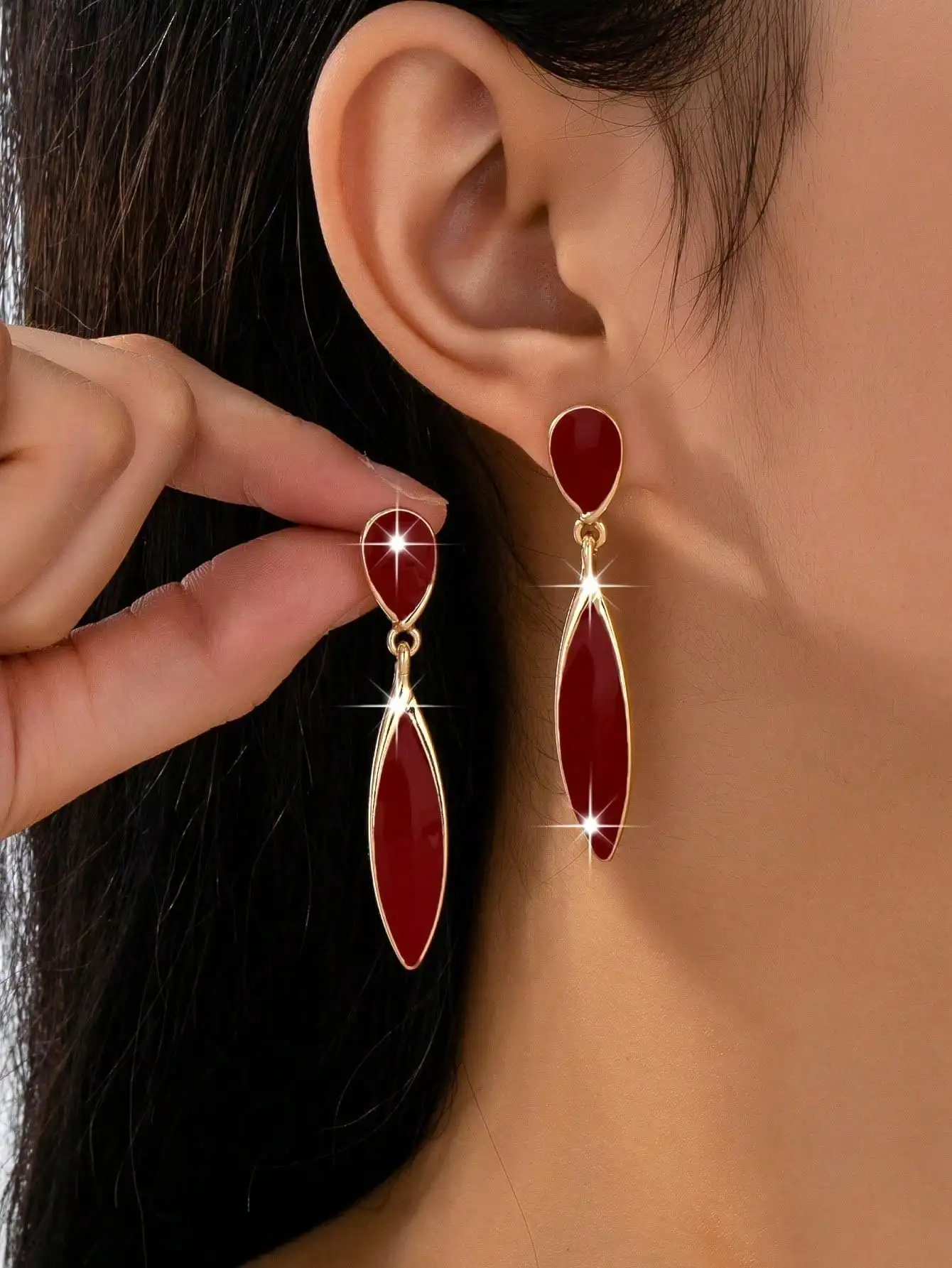 Un par de pendientes de mujer versátiles, informales y elegantes, con forma de gota de aceite y gota de agua a la moda