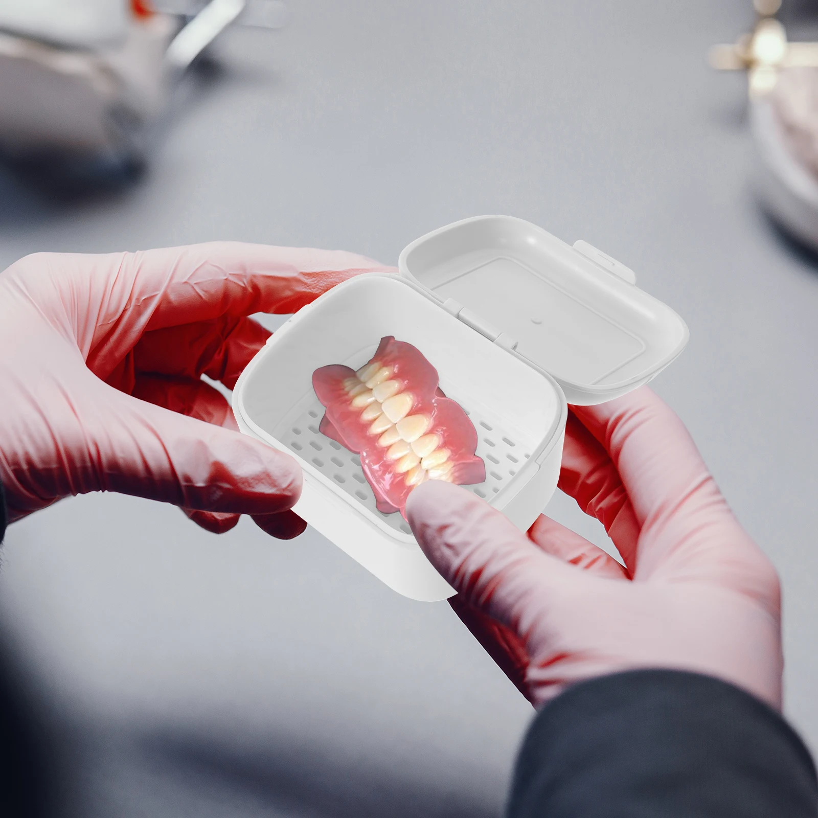 

Portable Denture Case Elegant White Retainer Box Soaking Bath Travel Outdoor Durable PP Safe Lock Closure Storage False Teeth