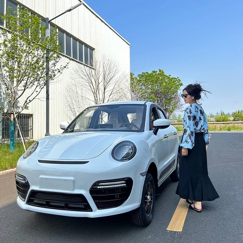Four-wheeled electric vehicle household low-speed new energy vehicle lady pick-up fully enclosed air conditioner oil battery