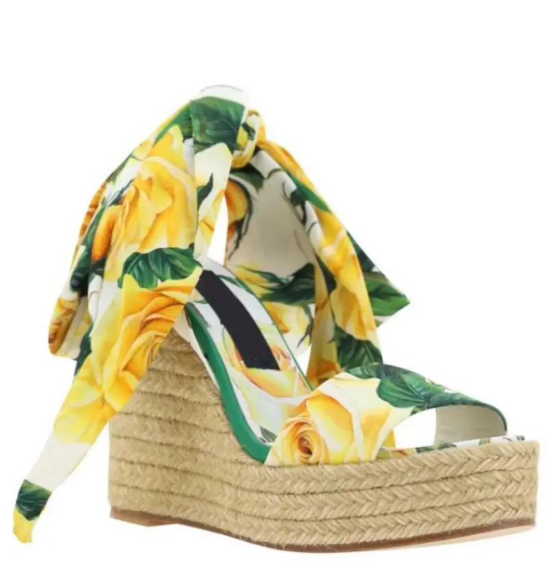 Zeppe di seta Charmeuse stampate floreali in raso giallo sandalo con tacco alto da donna fiori con tacco alto avvolgere la caviglia scarpe da spettacolo con fascia stretta