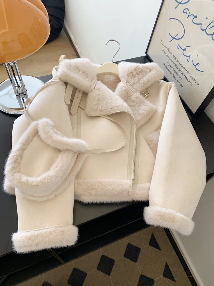 

Женская утепленная куртка из искусственного меха под овчину и замши, свободного кроя, с пуговицами и воротником, с теплой флисовой подкладкой